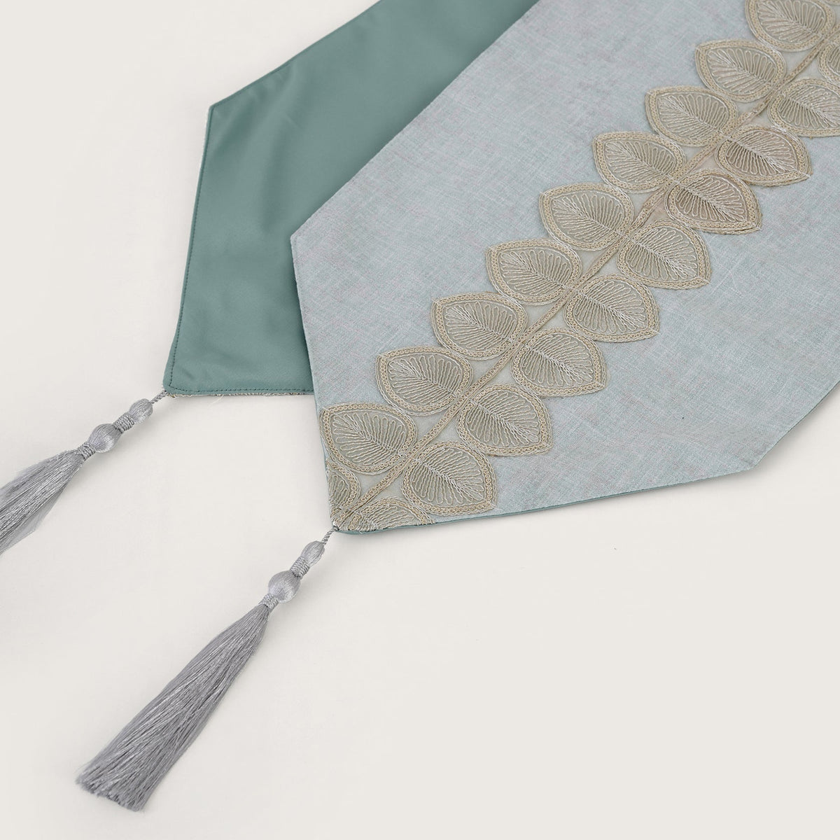 Botanical Vine Tapered Table Runner