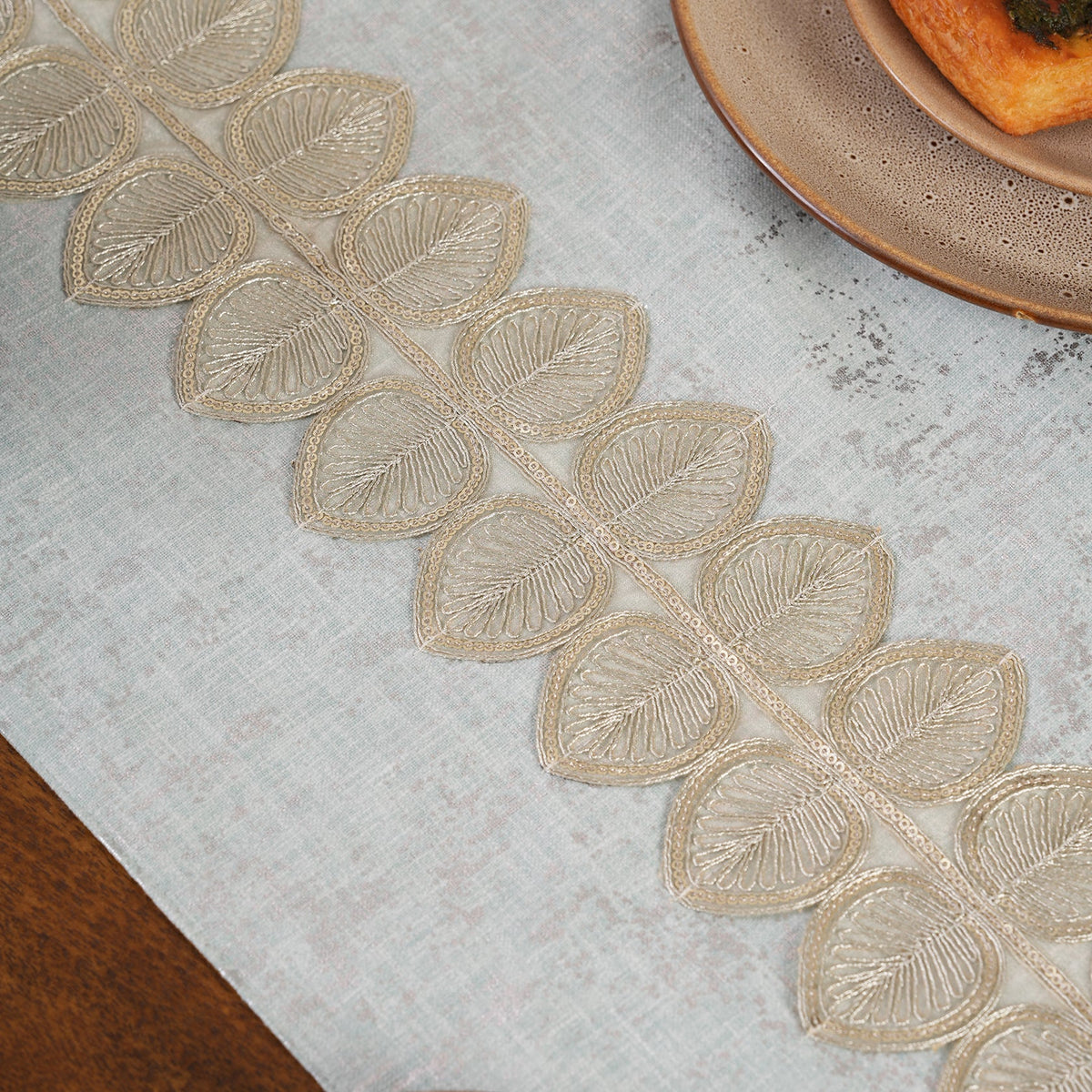 Botanical Vine Tapered Table Runner