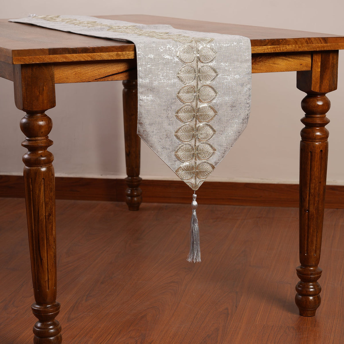 Botanical Vine Tapered Table Runner